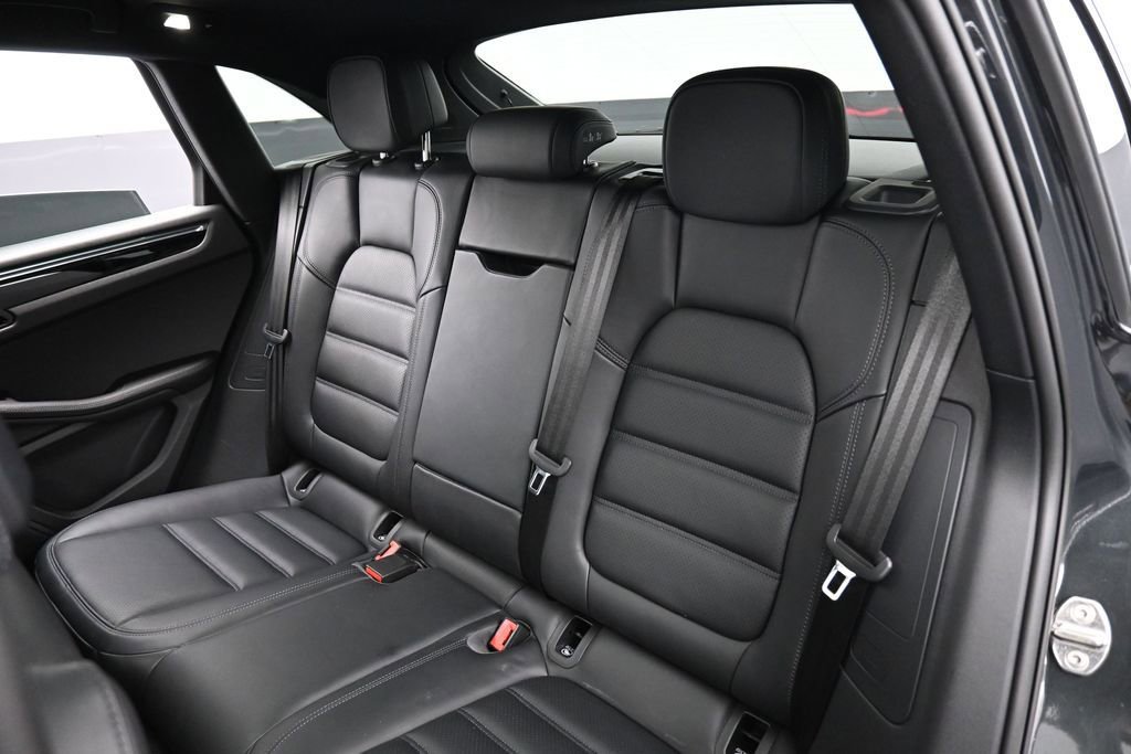 Certified 2026 Porsche Macan AWD/4WD image 23