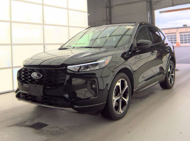 Used 2023 Ford Escape ST-Line Select w/ Tech Pack #2 AWD/4WD image 3