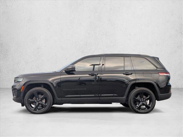 Used 2024 Jeep Grand Cherokee Altitude RWD image 9