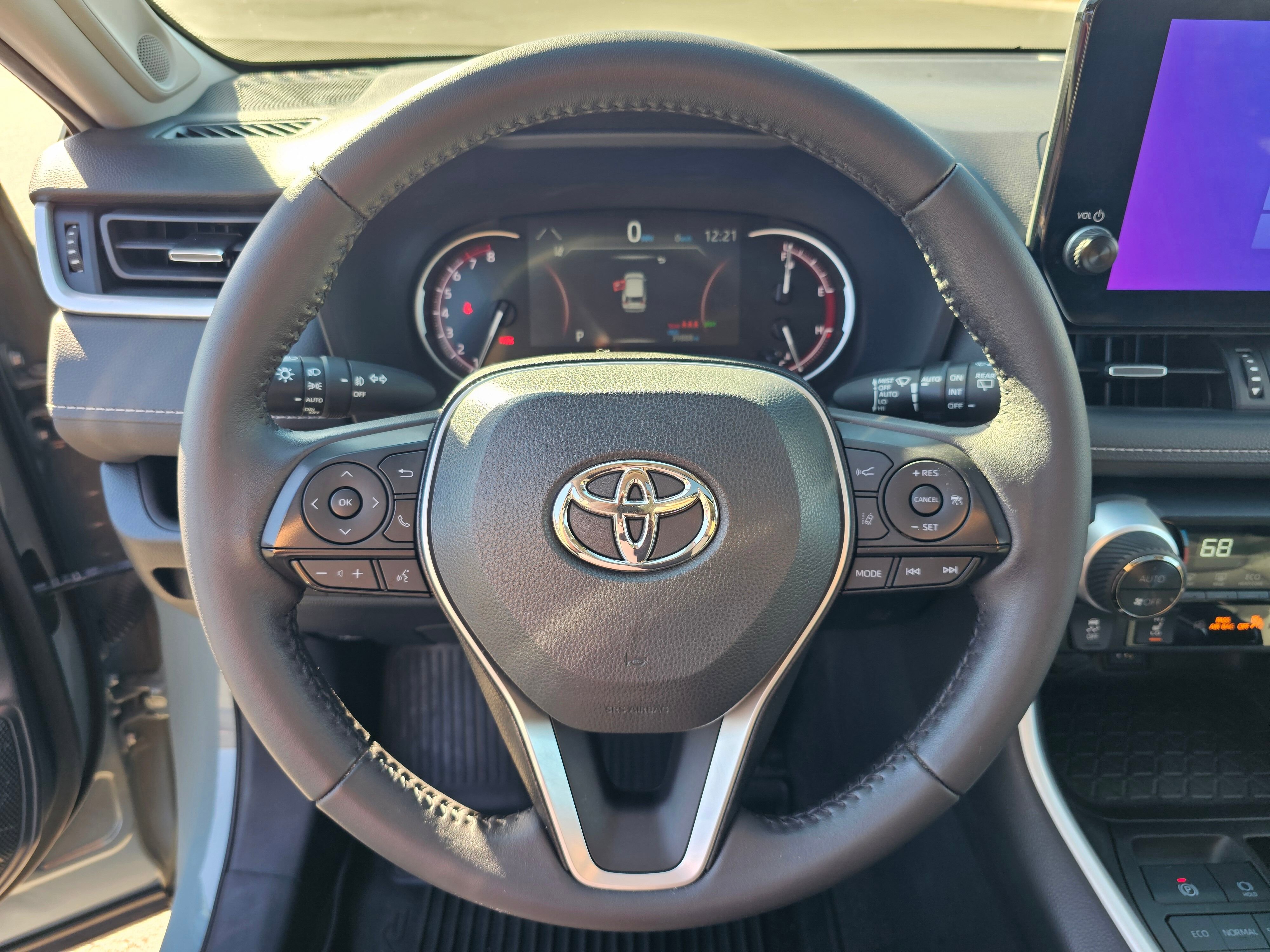 Used 2023 Toyota RAV4 XLE Premium image 17