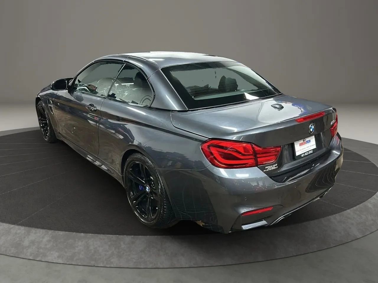 Used 2018 BMW M4 Convertible image 11