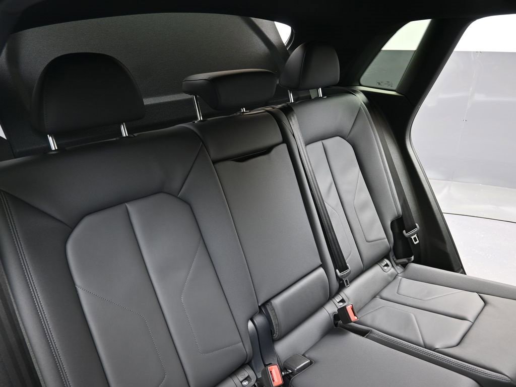 New 2025 Audi Q3 2.0T Premium image 16