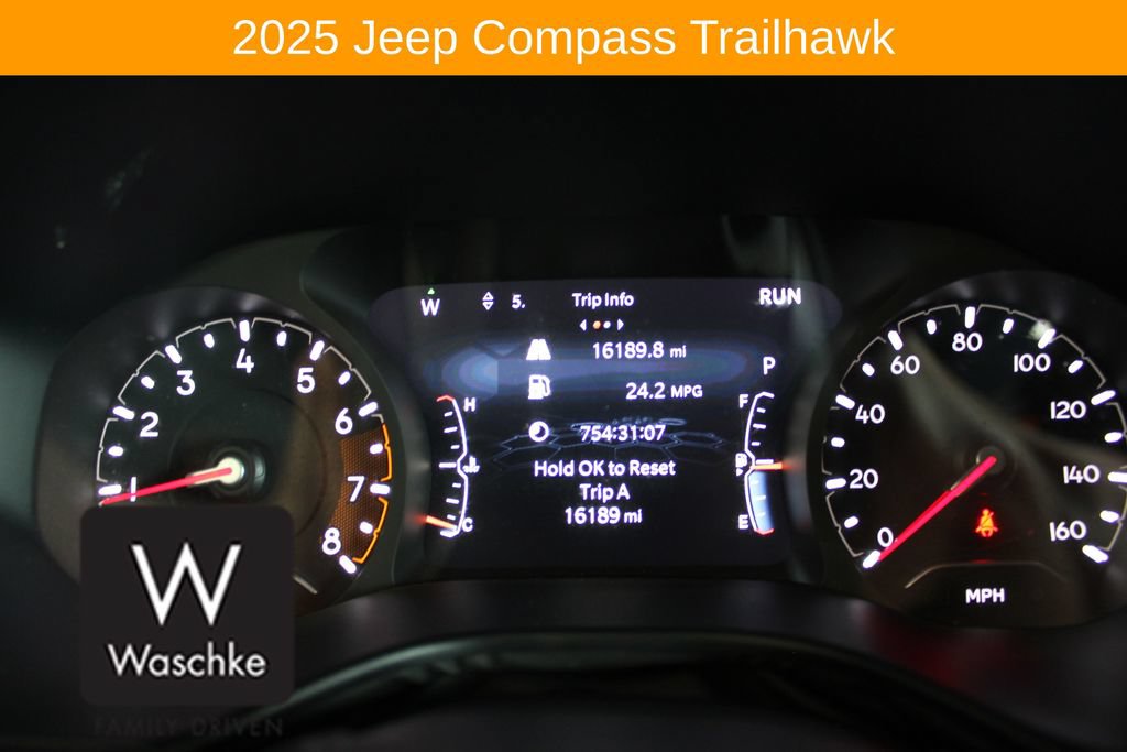 Used 2025 Jeep Compass Trailhawk w/ Trailhawk Convenience Group AWD/4WD image 39