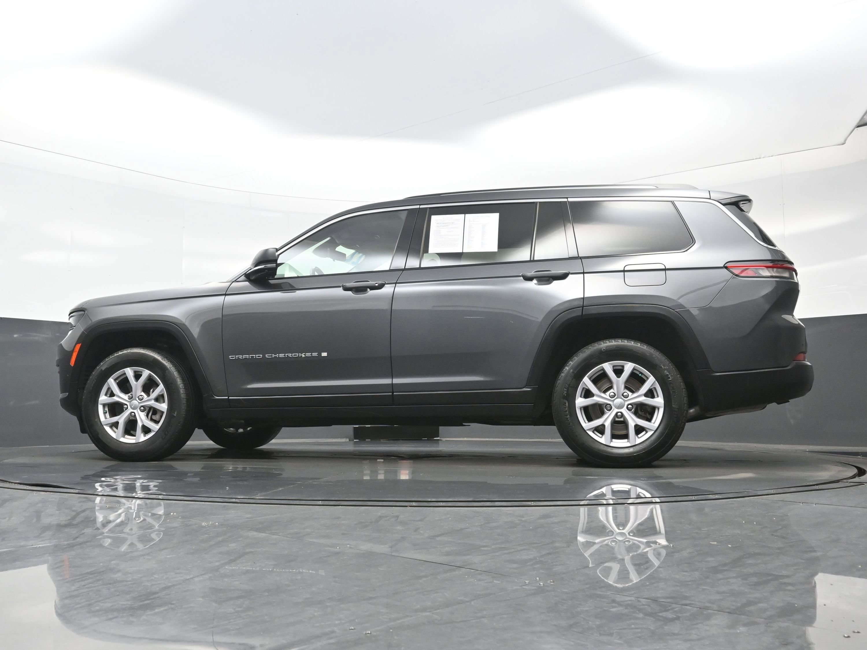 Used 2022 Jeep Grand Cherokee L Limited w/ Luxury Tech Group II image 26
