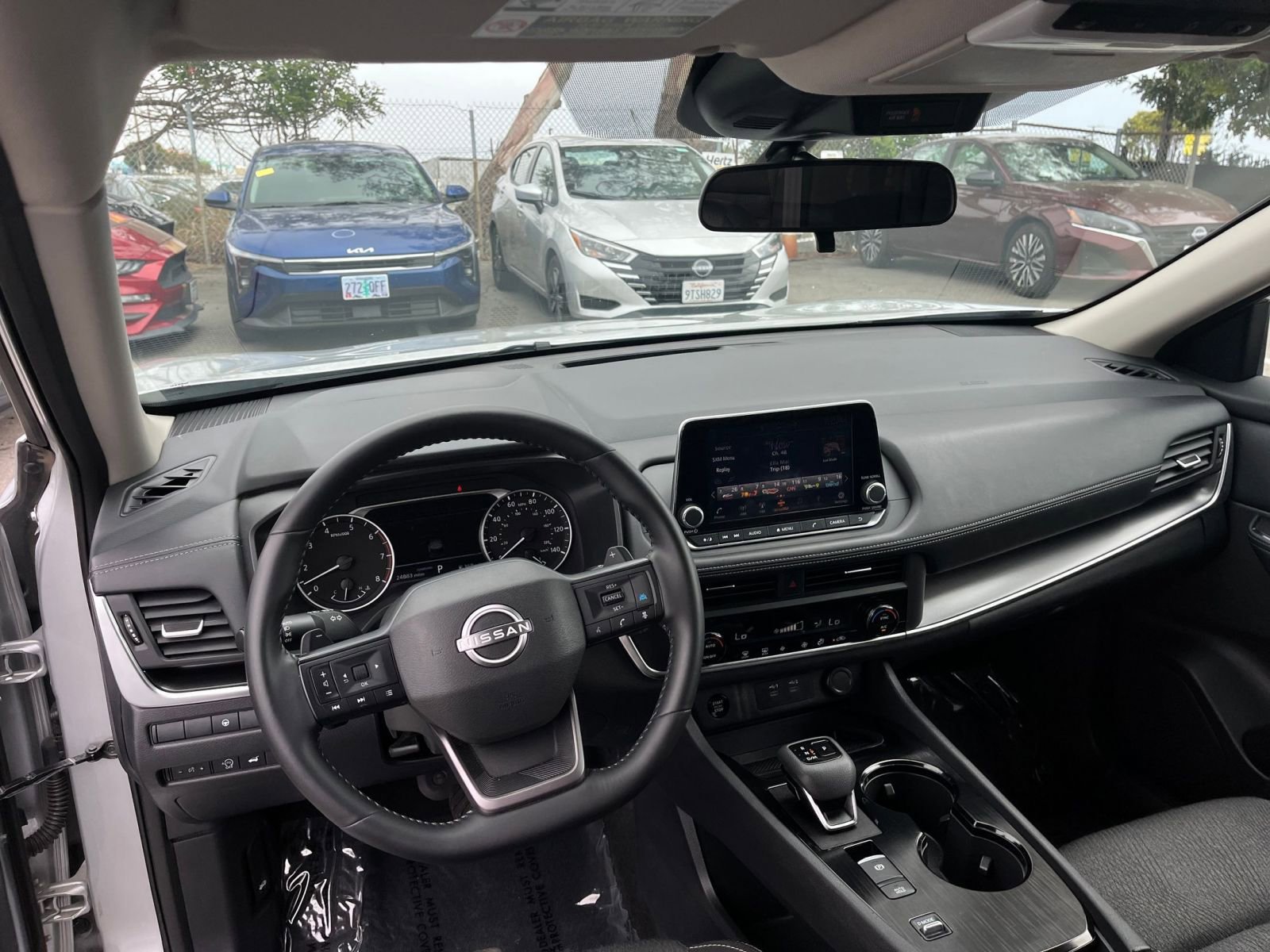 Used 2025 Nissan Rogue SV FWD image 34
