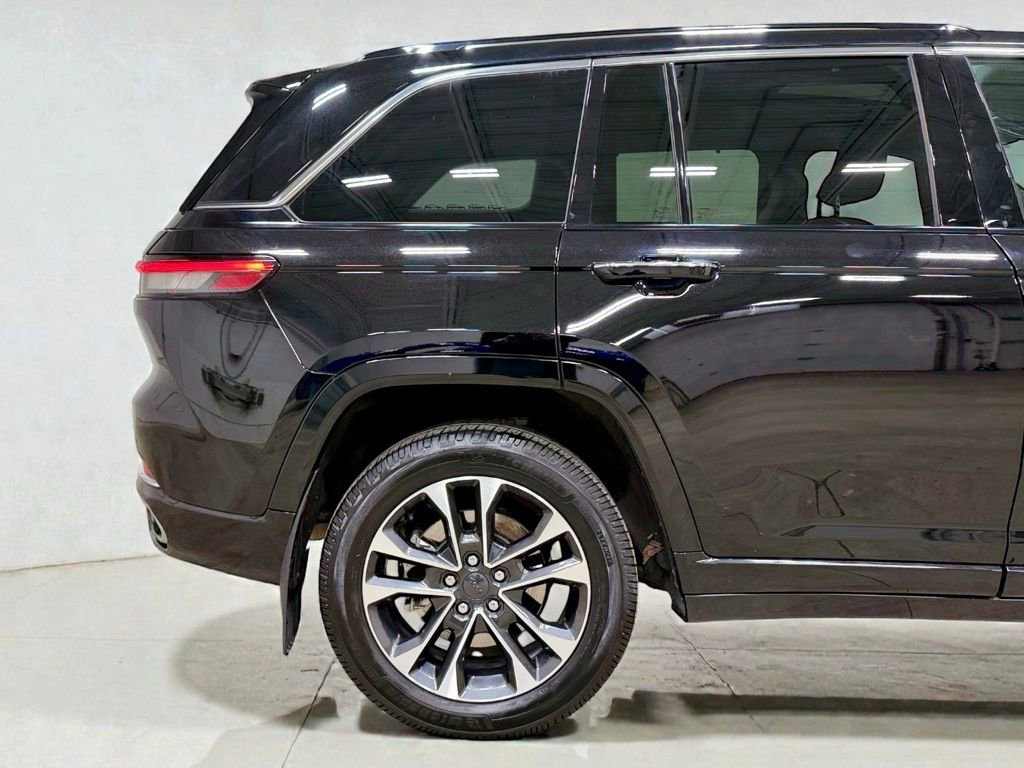 Used 2023 Jeep Grand Cherokee Overland w/ Advanced Protech Group III image 13