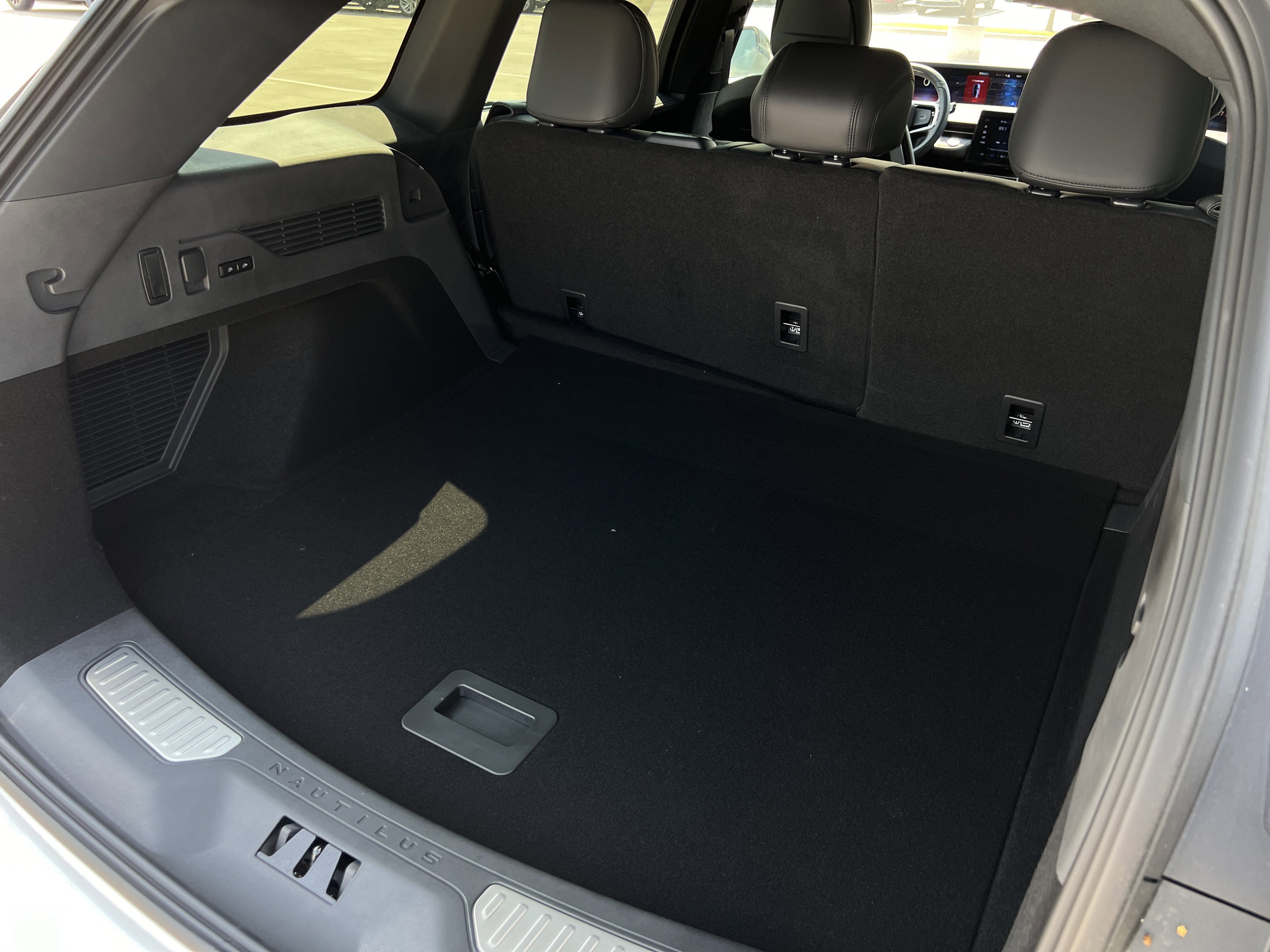 New 2025 Lincoln Nautilus Premier w/ Equipment Group 102A image 32