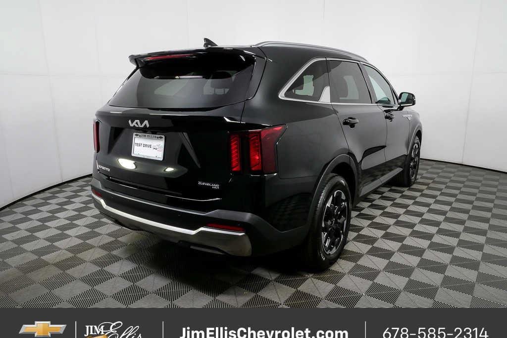 Used 2025 Kia Sorento S FWD image 3