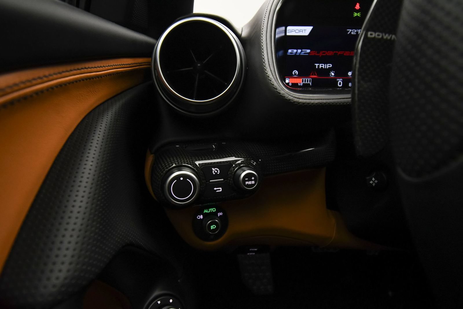 Used 2018 Ferrari 812 Superfast RWD image 26
