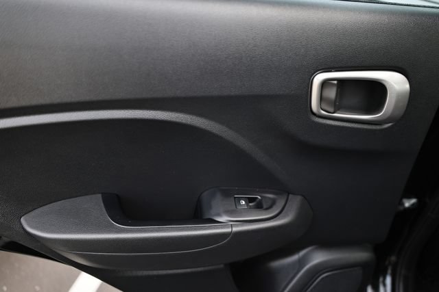 Used 2025 Hyundai Venue SEL FWD image 23