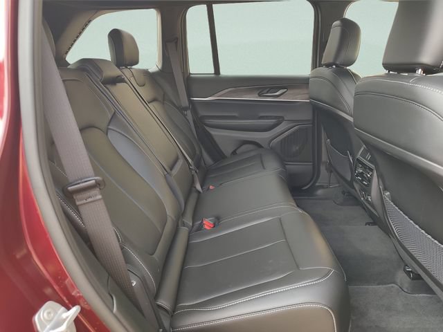 Used 2025 Jeep Grand Cherokee Limited RWD image 28