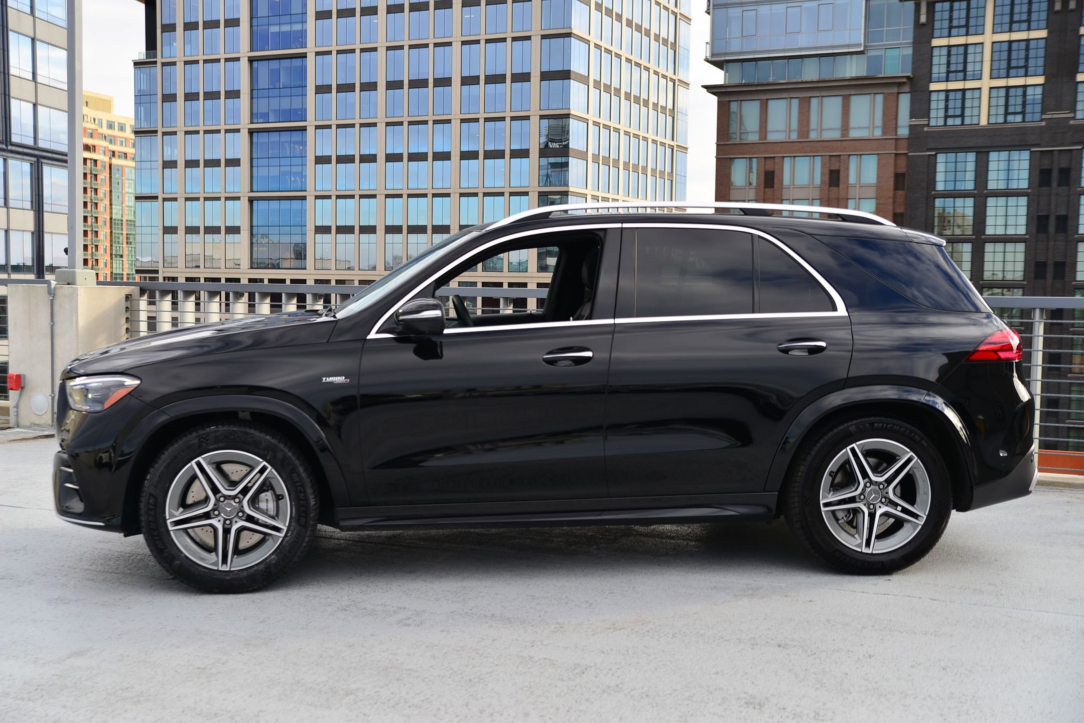Used 2025 Mercedes-Benz GLE 53 AMG 4MATIC image 2