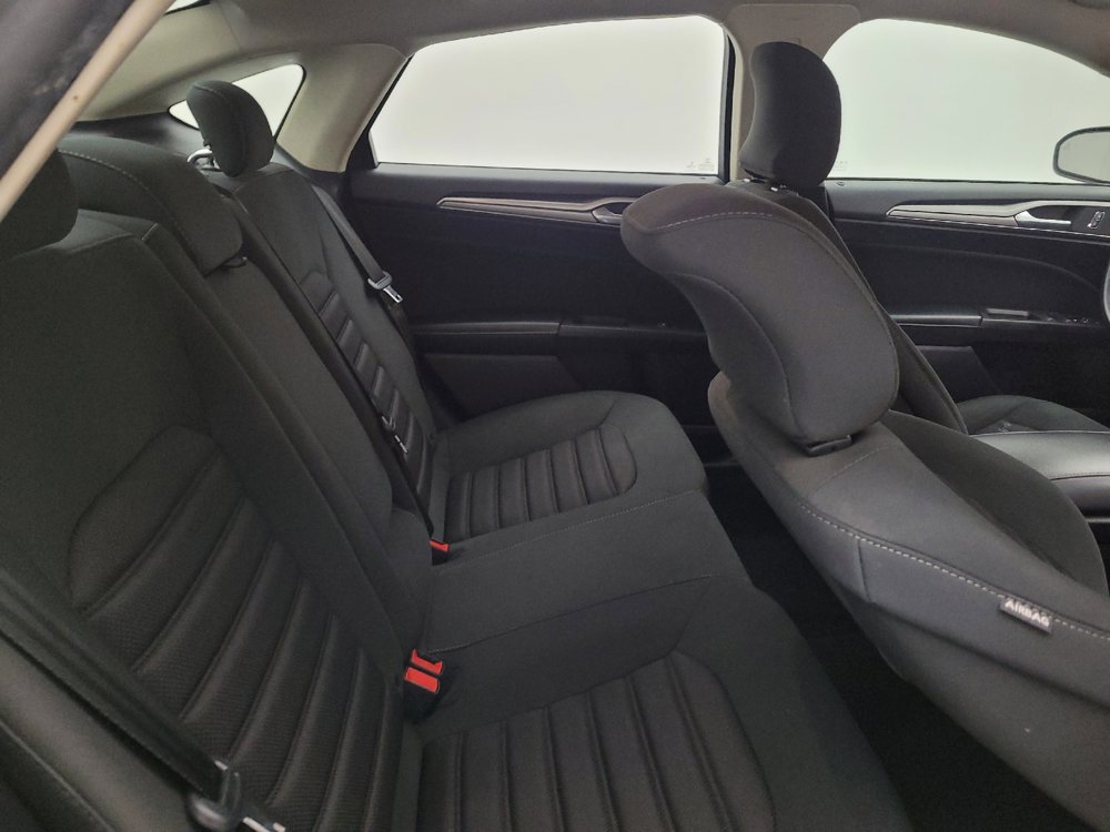 Used 2019 Ford Fusion SE FWD image 19