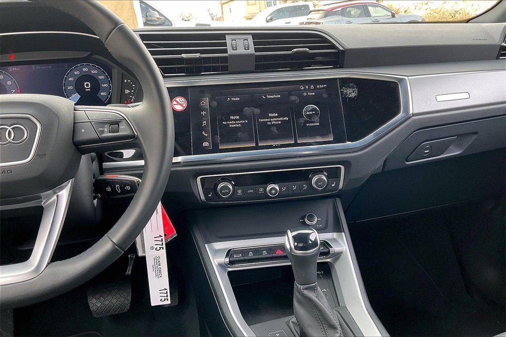 Used 2025 Audi Q3 2.0T Premium image 6