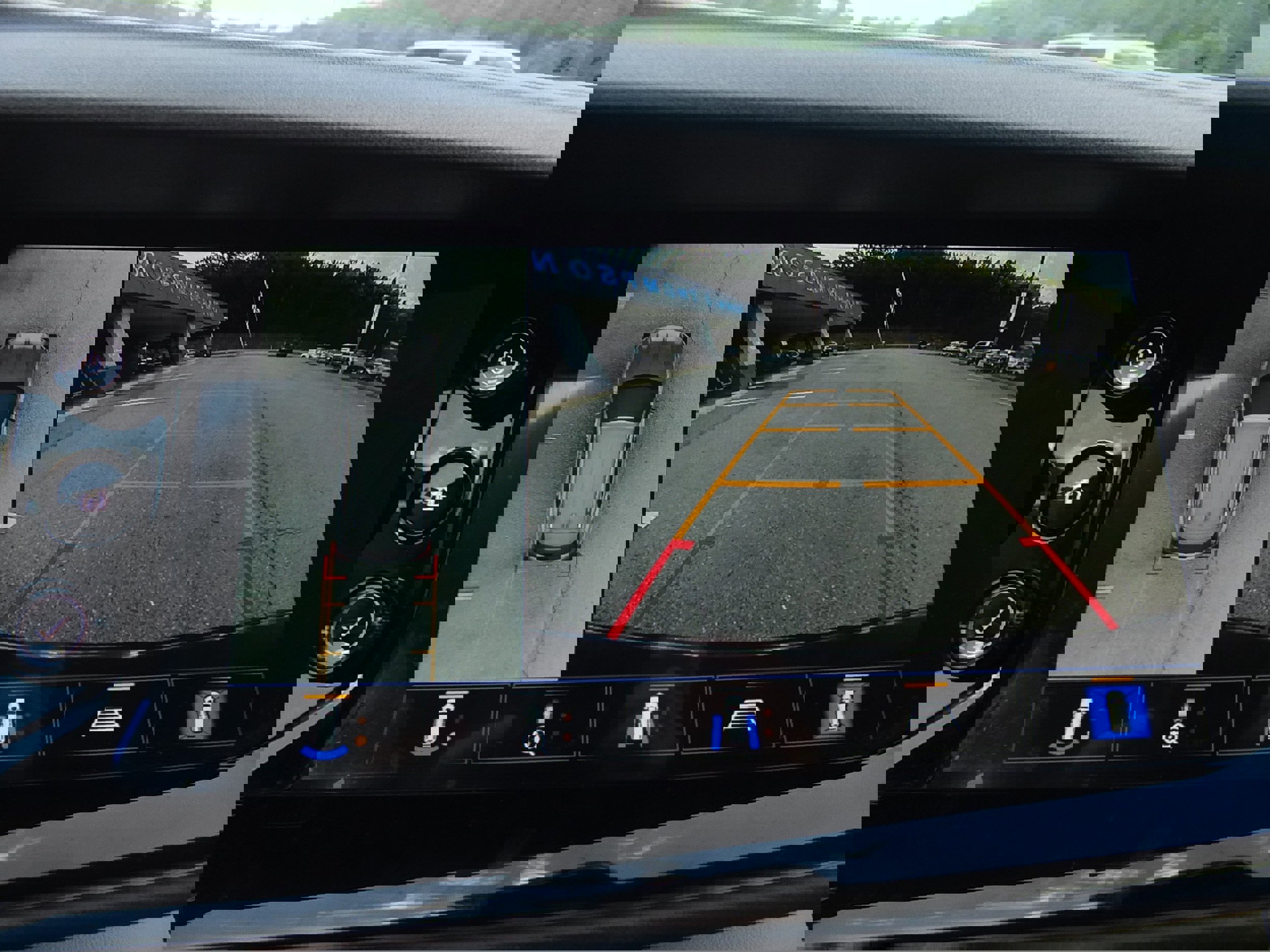 Used 2023 Buick Envision Avenir image 29