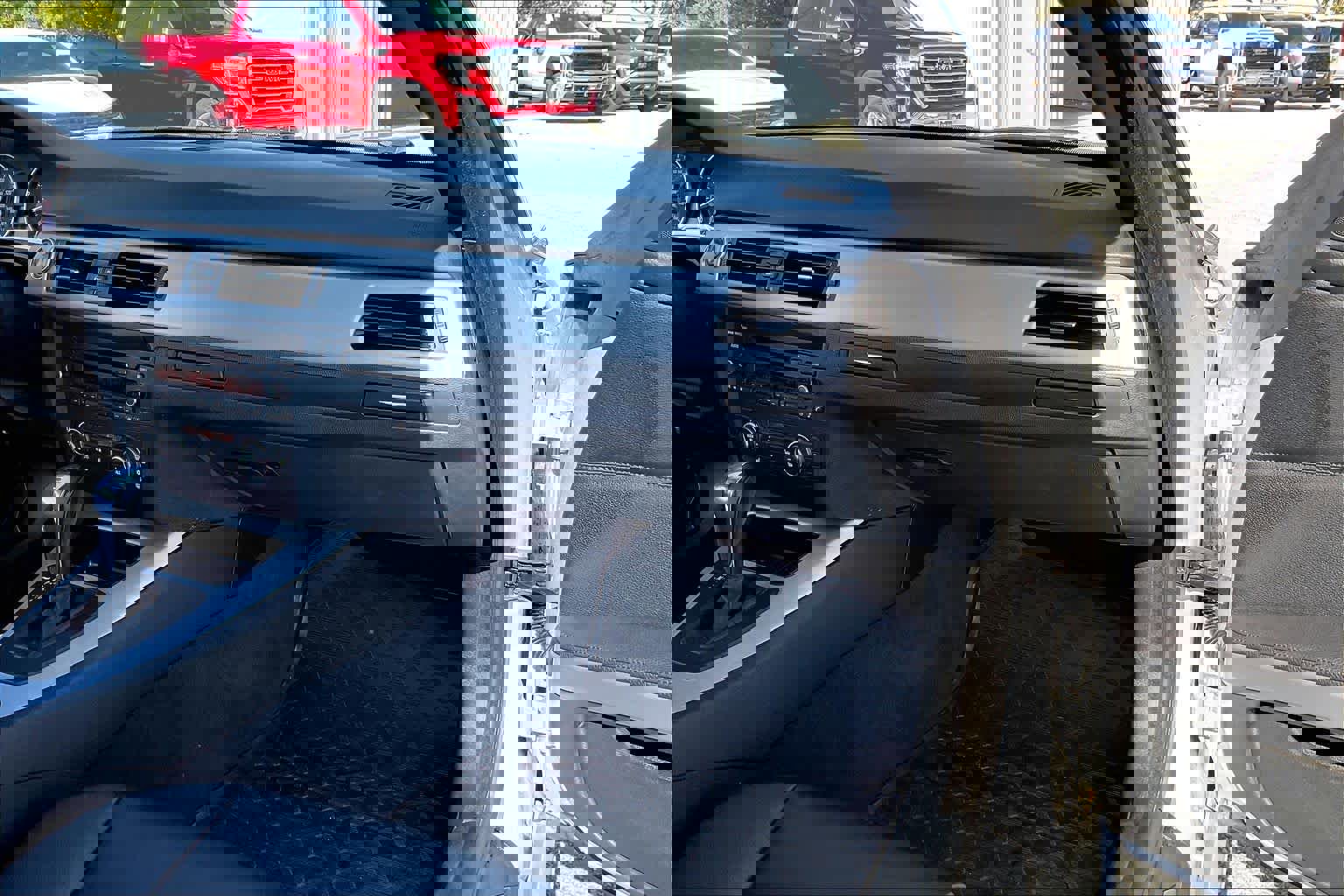 Used 2012 BMW 328i Convertible image 16