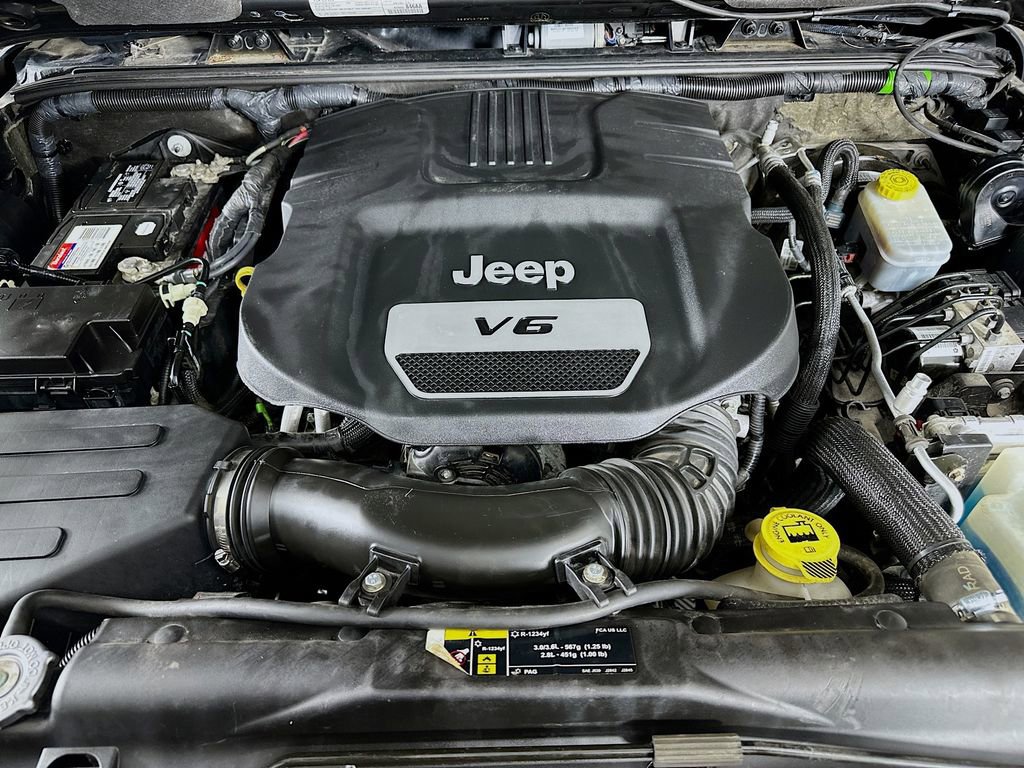 Used 2017 Jeep Wrangler Unlimited Sahara w/ Connectivity Group image 33