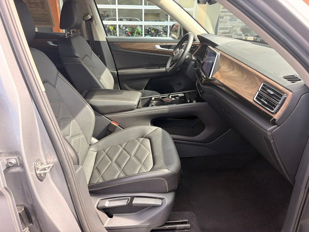 Used 2025 Volkswagen Atlas SE FWD image 15