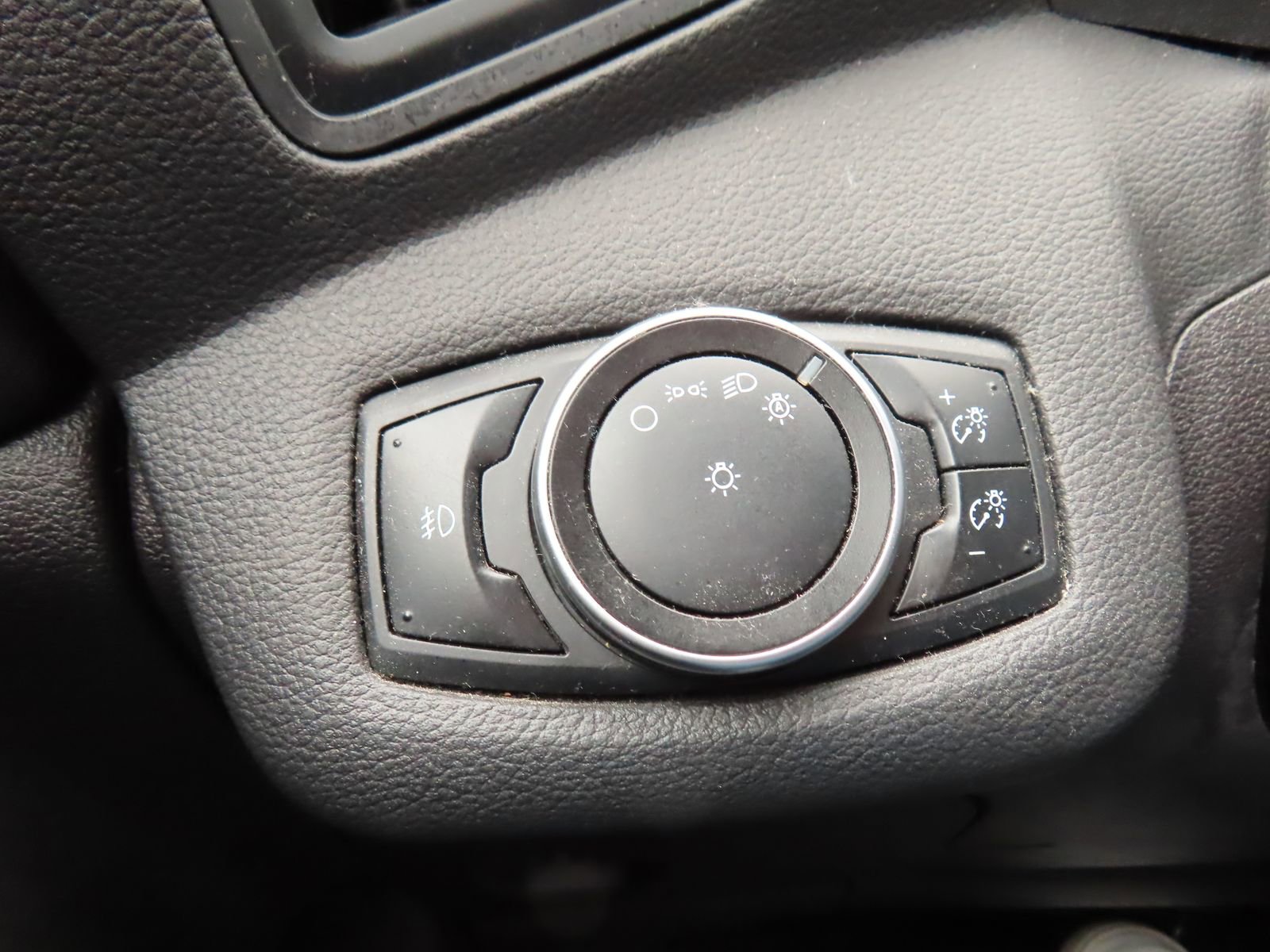 Used 2015 Ford Escape SE FWD image 13