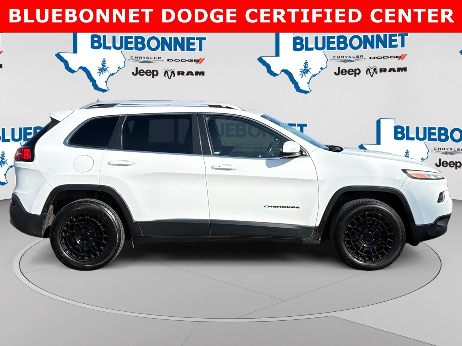 Used 2017 Jeep Cherokee Latitude w/ Comfort/Convenience Group FWD image 4