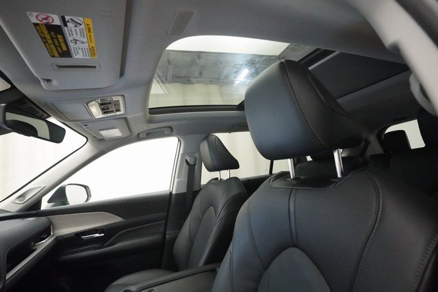 Used 2024 Toyota Grand Highlander Limited image 33
