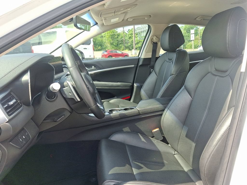 Used 2025 Genesis G70 2.5T RWD image 13