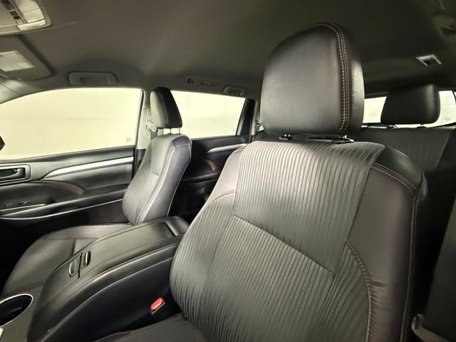 Used 2018 Toyota Highlander Plus FWD image 6