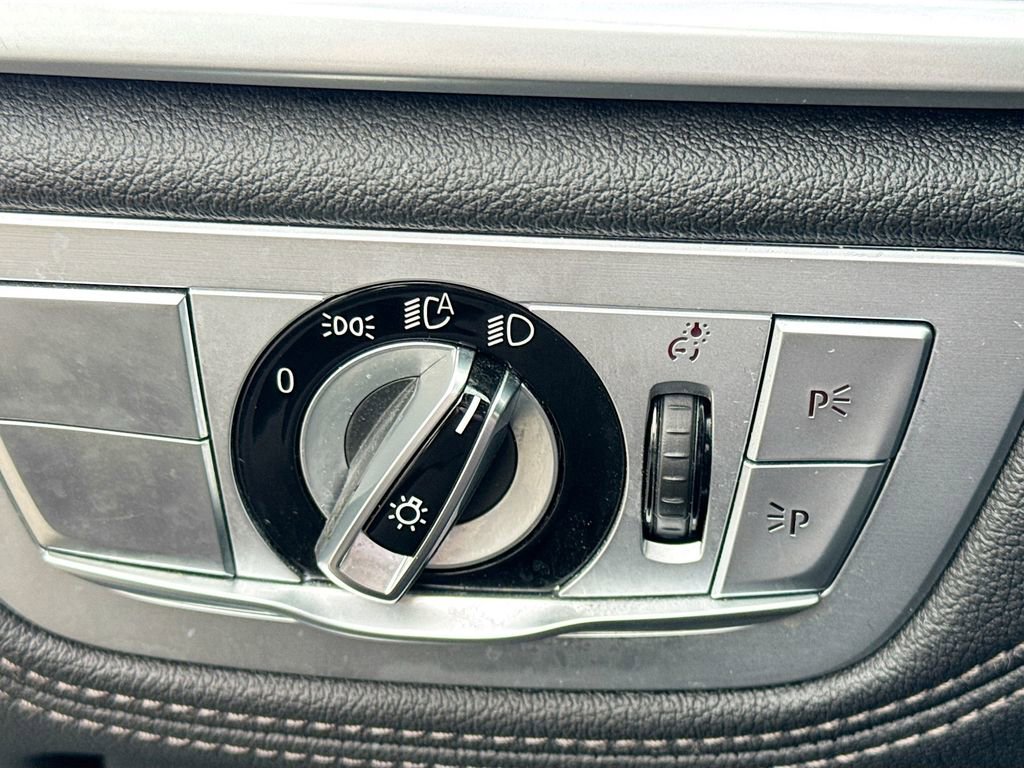 Used 2022 BMW 740i xDrive w/ Luxury Rear Seating Package image 11