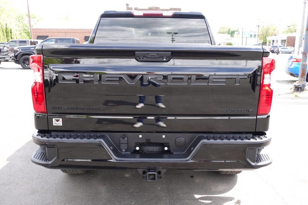 Used 2023 Chevrolet Silverado 1500 Custom w/ LPO, Dark Essentials Package AWD/4WD image 7