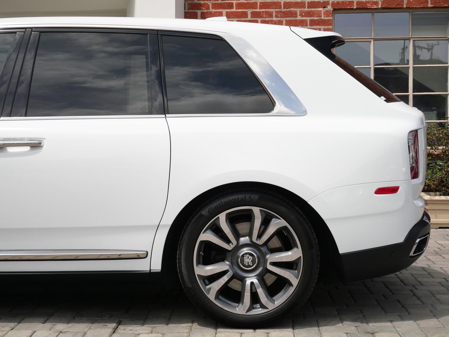 Used 2024 Rolls-Royce Cullinan w/ Cullinan Package AWD/4WD image 13