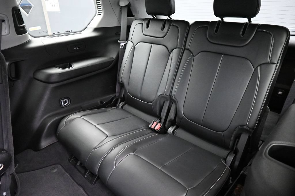 Used 2022 Jeep Grand Cherokee L Limited AWD/4WD image 15