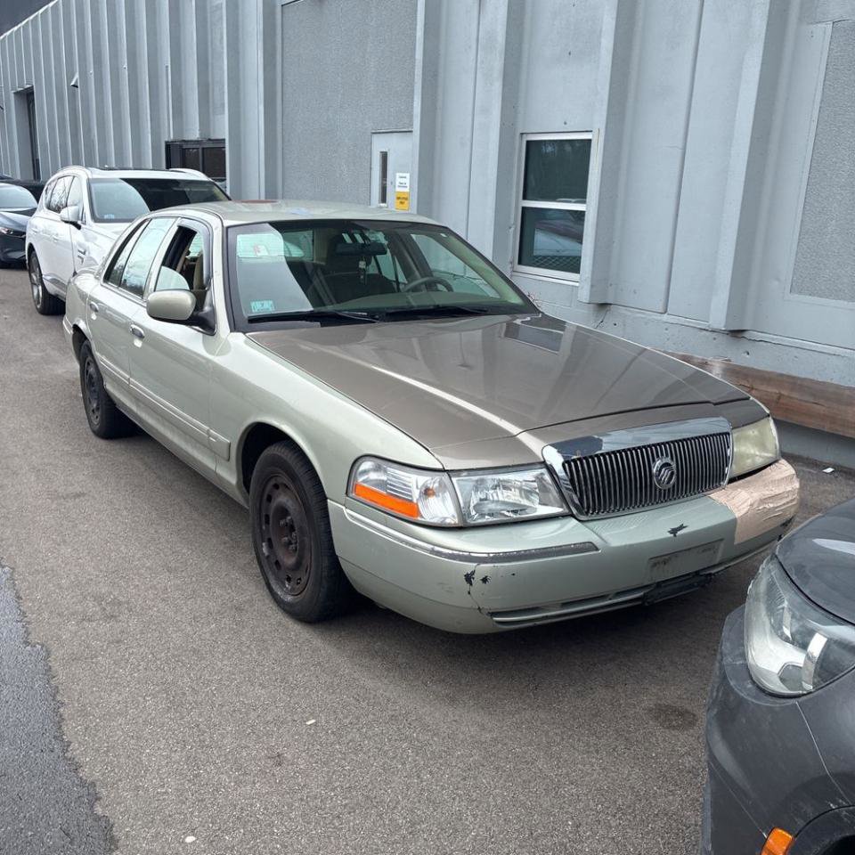 Used 2005 Mercury Grand Marquis GS image 3