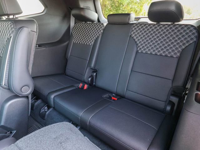Used 2025 GMC Acadia Denali w/ Super Cruise Package FWD image 29