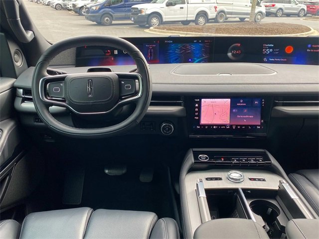 Used 2025 Lincoln Navigator Reserve w/ Jet Appearance Package image 8