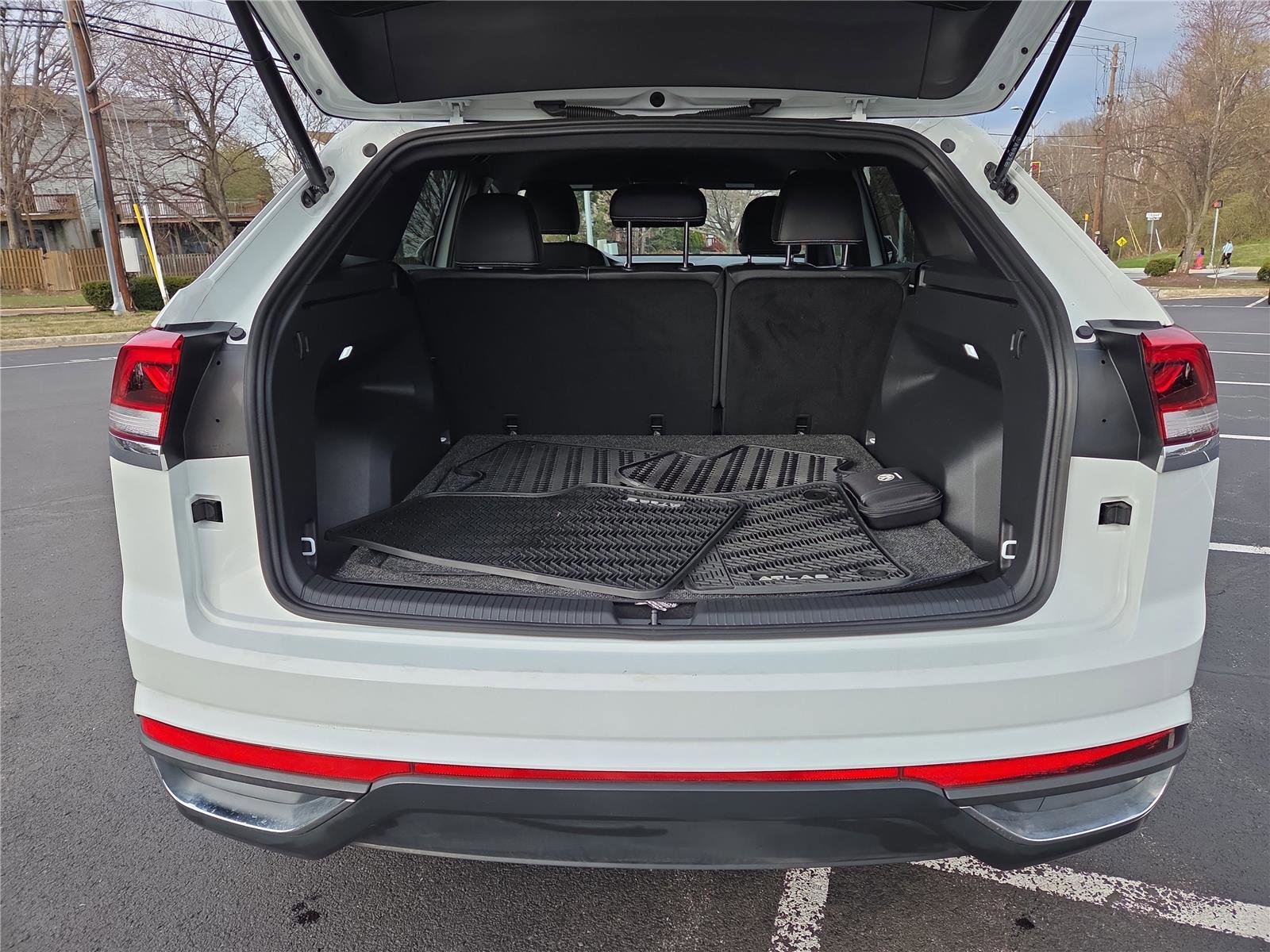 Certified 2024 Volkswagen Atlas Cross Sport SE image 5