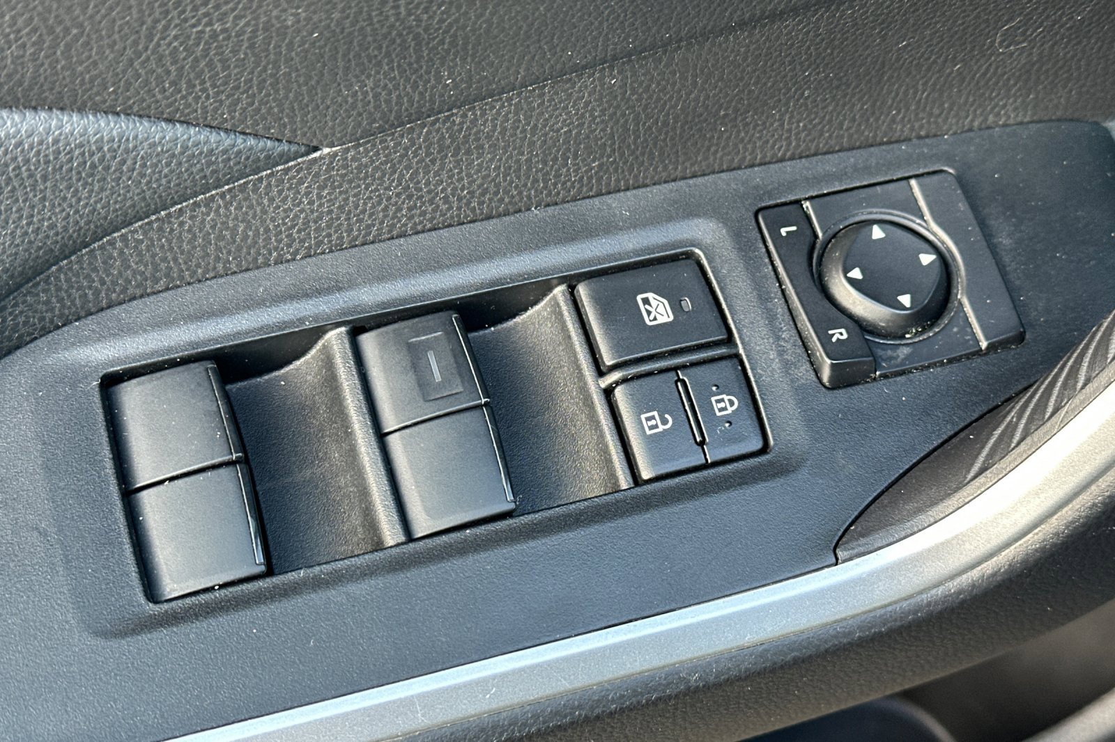 Used 2024 Toyota RAV4 LE image 12