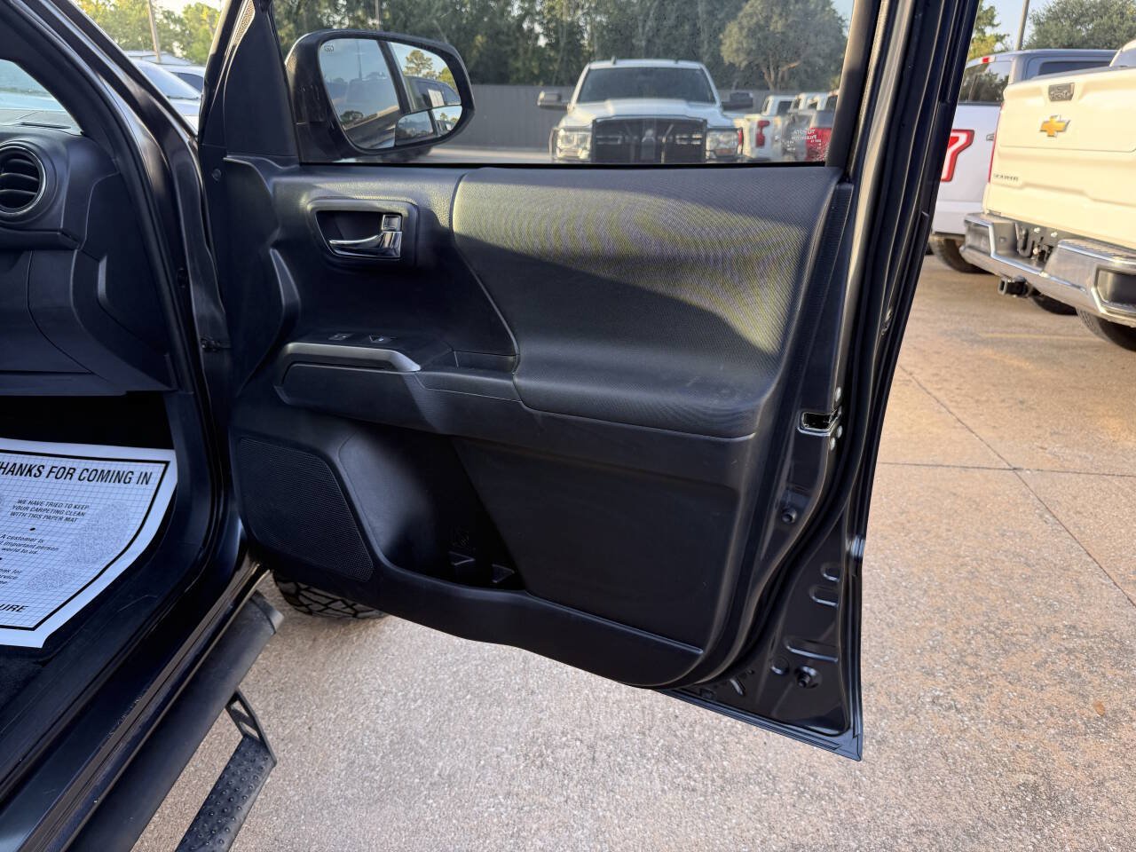 Used 2020 Toyota Tacoma TRD Off-Road AWD/4WD image 11