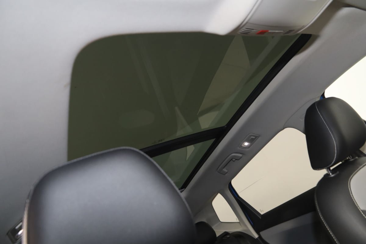 Used 2022 Volkswagen Taos SEL w/ Panoramic Sunroof Package AWD/4WD image 12