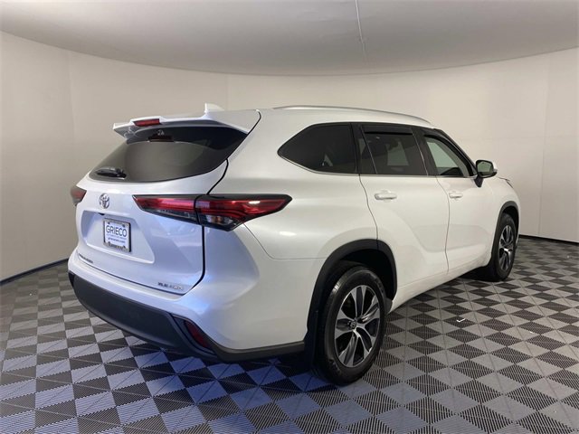 Used 2022 Toyota Highlander XLE image 9