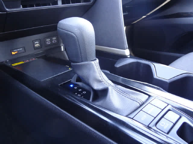 Used 2025 Toyota Camry LE FWD image 28