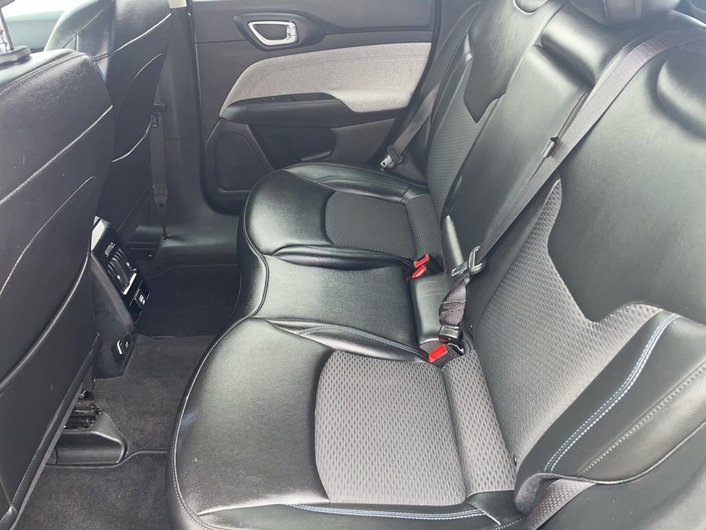 Used 2022 Jeep Compass Latitude image 9