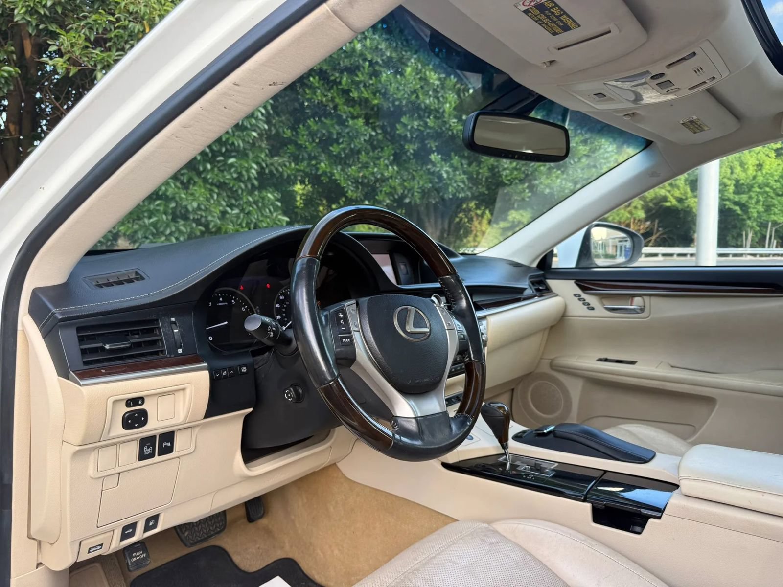 Used 2014 Lexus ES 350 w/ Ultra Luxury Package FWD image 12