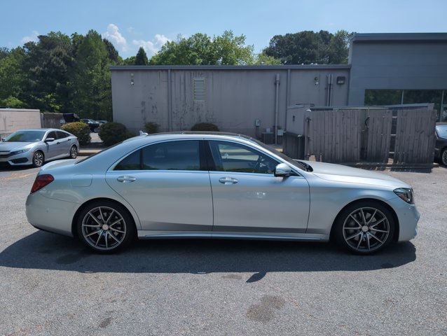 Used 2019 Mercedes-Benz S 560 Sedan w/ AMG Line Exterior image 4
