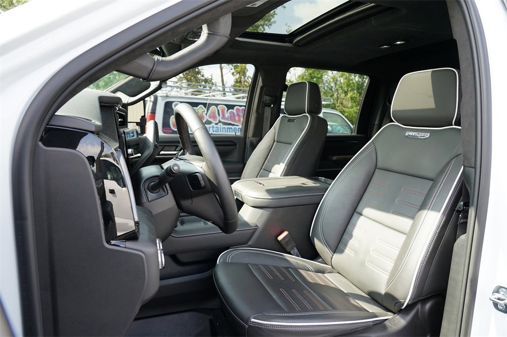 Used 2025 GMC Sierra 2500 AT4X image 12