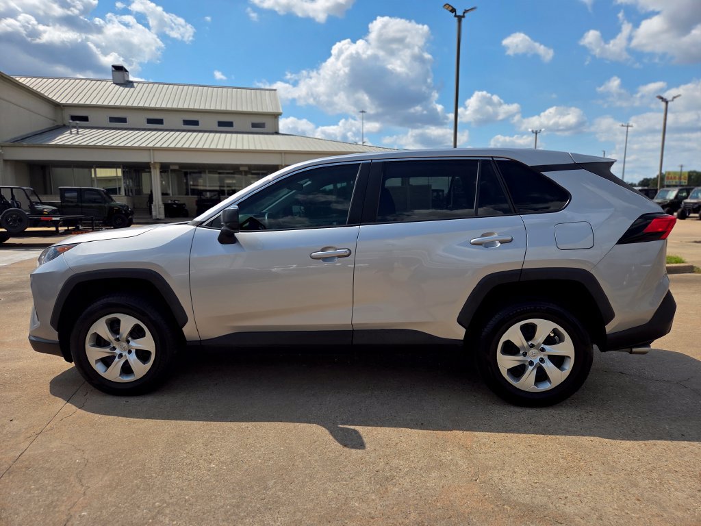 Used 2022 Toyota RAV4 LE FWD image 8
