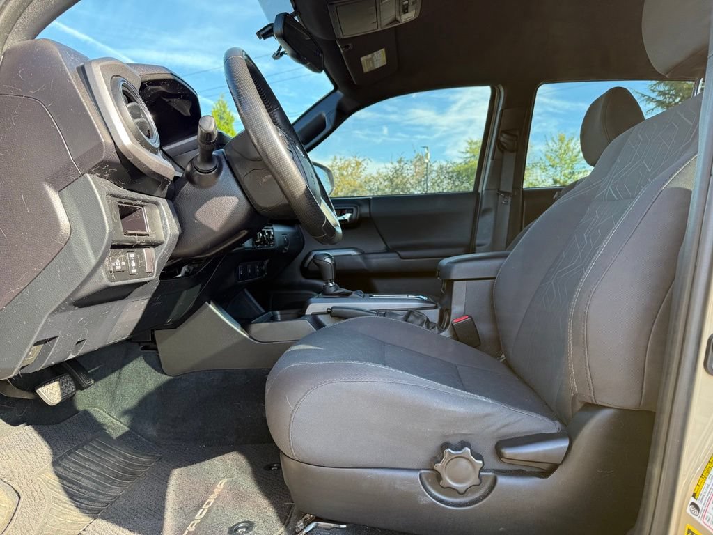 Used 2016 Toyota Tacoma TRD Sport w/ Towing Package RWD image 12