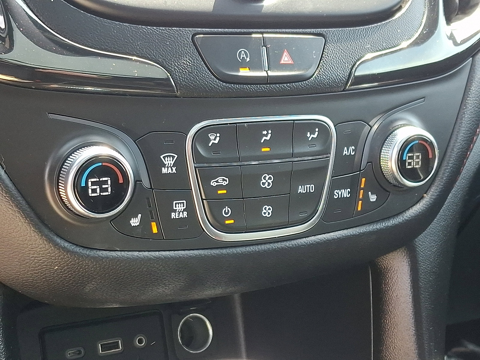 Used 2022 Chevrolet Equinox RS w/ LPO, Floor Liner Package AWD/4WD image 16