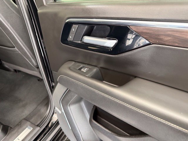 Used 2026 Chevrolet Suburban Premier AWD/4WD image 32