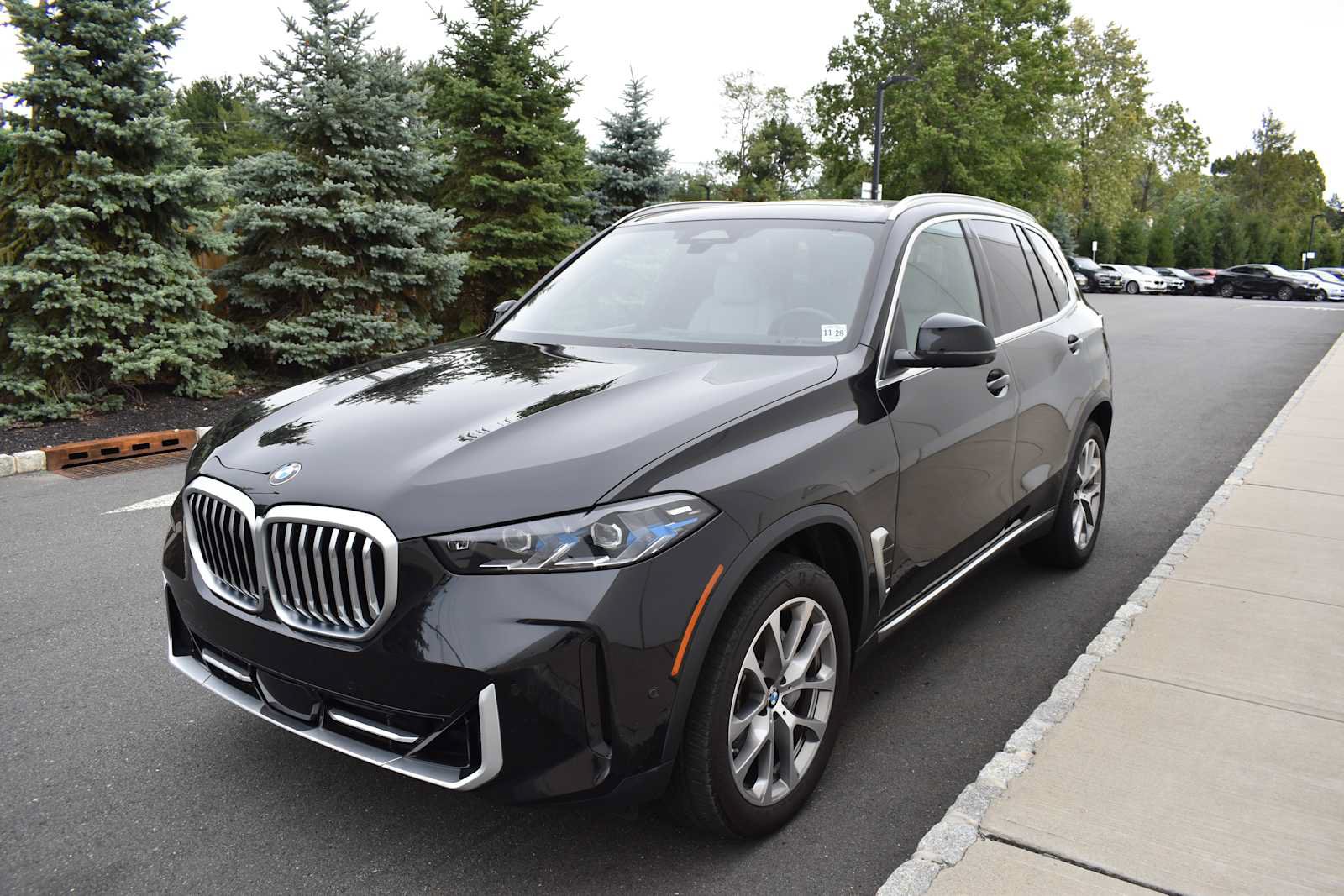 Used 2024 BMW X5 xDrive40i w/ Premium Package AWD/4WD image 3