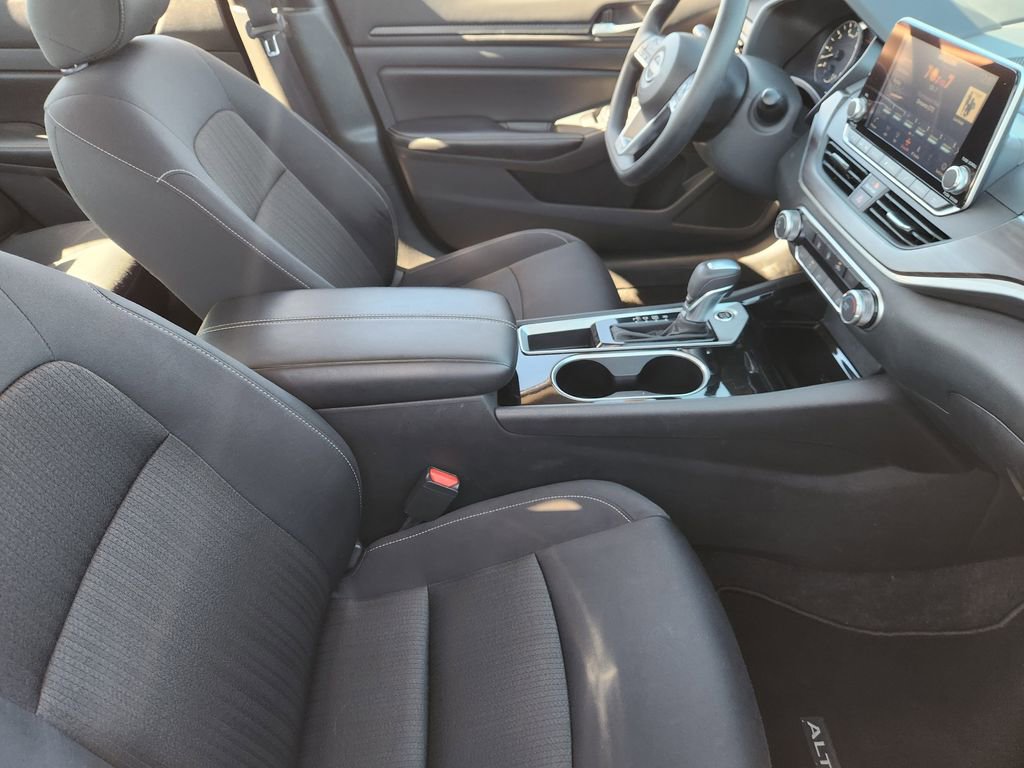 Used 2024 Nissan Altima 2.5 SV image 10